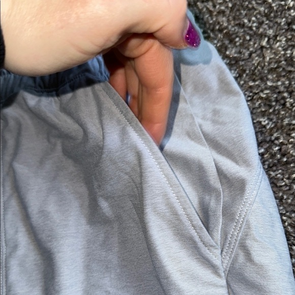 Old Navy Light Gray drawstring waist Shorts size small - Picture 4 of 5